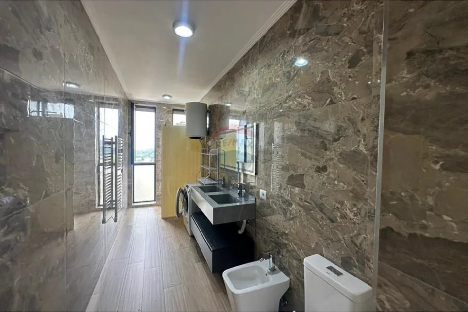 Tirane, shitet apartament , 124 m² 300.000 € 