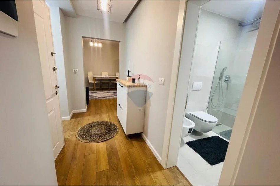 Tirane, jepet me qera apartament 1+1 , (Rr. Elbasanit)