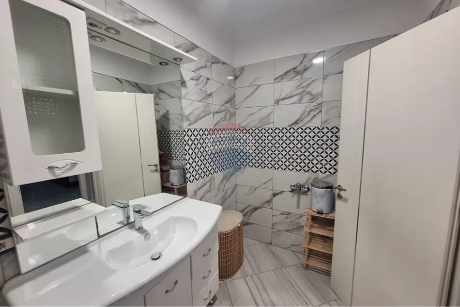 Tirane, shitet apartament , 120 m² 220.000 € 