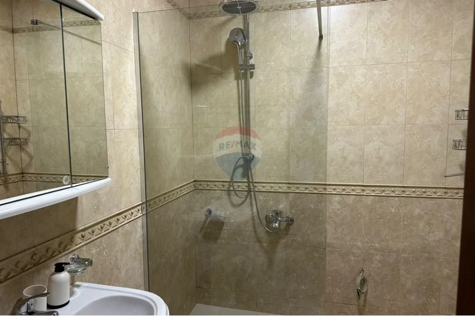 Tirane, jepet me qera apartament Kati 11, 147 m² 1.070 € (Ish Ekspozita)