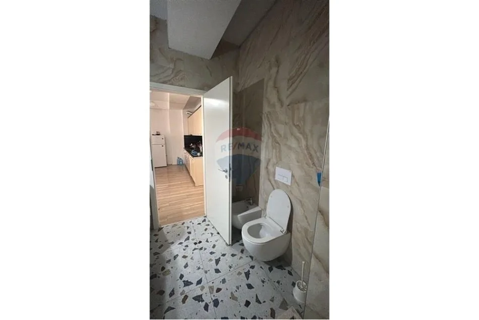 Tirane, jepet me qera apartament 2+1+Ballkon , 95 m² 500 € 