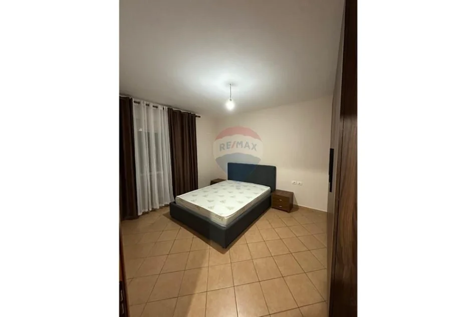 Vlore, jepet me qera apartament 1+1 Kati 7, 75 m² 400 € (Rruga e Cipajve, Vlore)