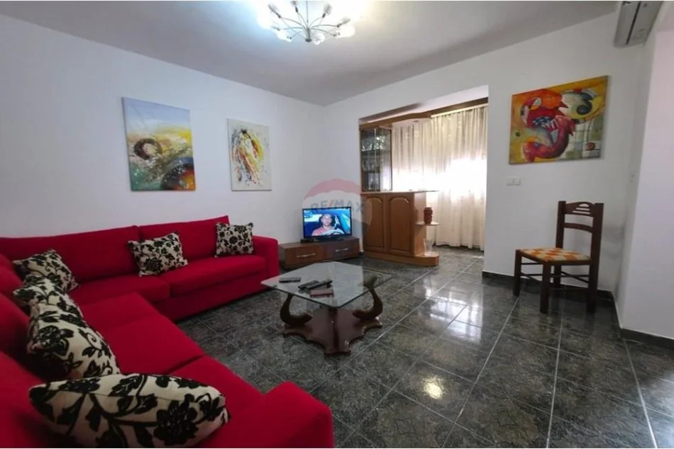 Tirane, jepet me qera 1+1 , 120 m² 450 € (Rruga Bardhyl, Brryli, Tiranë)