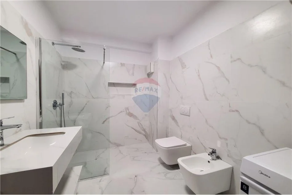 Tirane, shitet apartament 3+1+Ballkon , 109 m² 140.000 € 