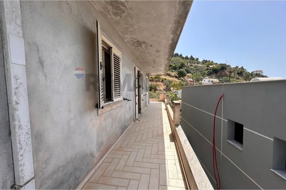 Vlore - Lungomare, shitet Vile 3+1+Ballkon , 250 m² 230.000 € (Rruga Stefano Pano, Vlore)