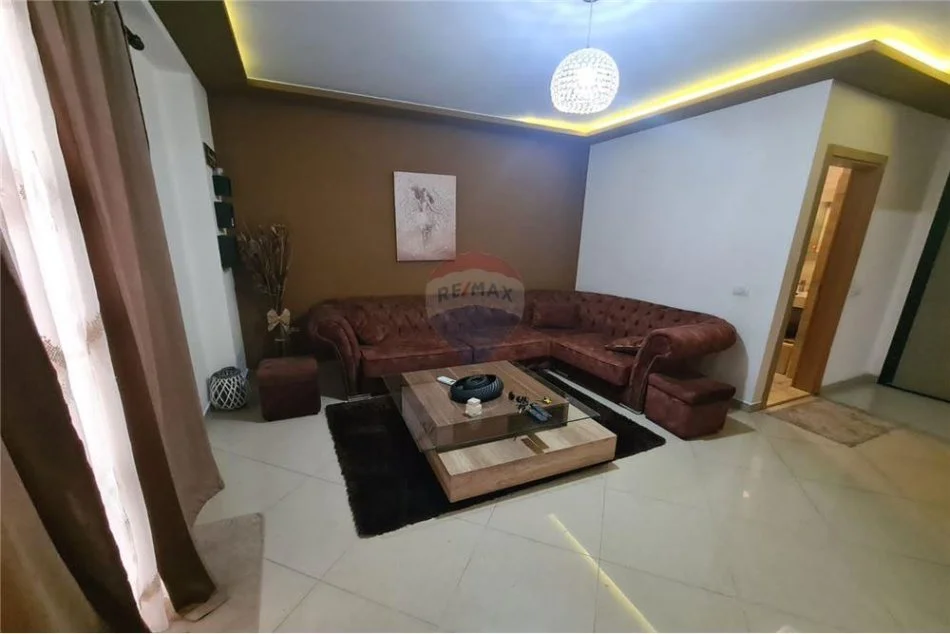 Tirane, jepet me qera apartament 2+1 , 75 m² 500 € (Bill Klinton)