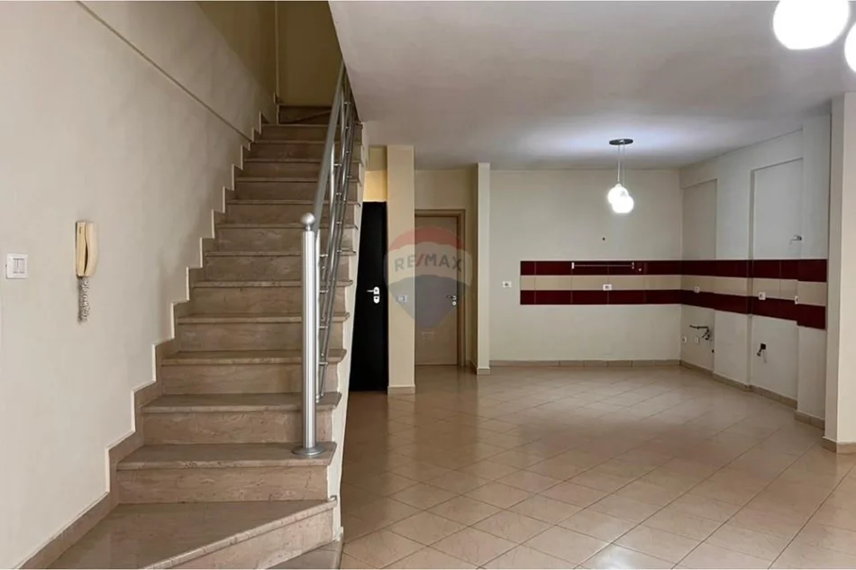 Tirane, shitet apartament 2+1+Ballkon Kati 4, 160 m² 267.000 € (Kodra e Diellit 1)