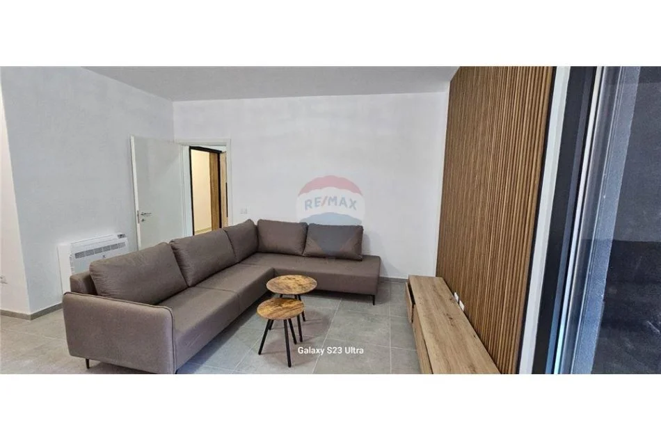 Tirane, jepet me qera apartament 1+1+Ballkon Kati 4, 77 m² 550 € 