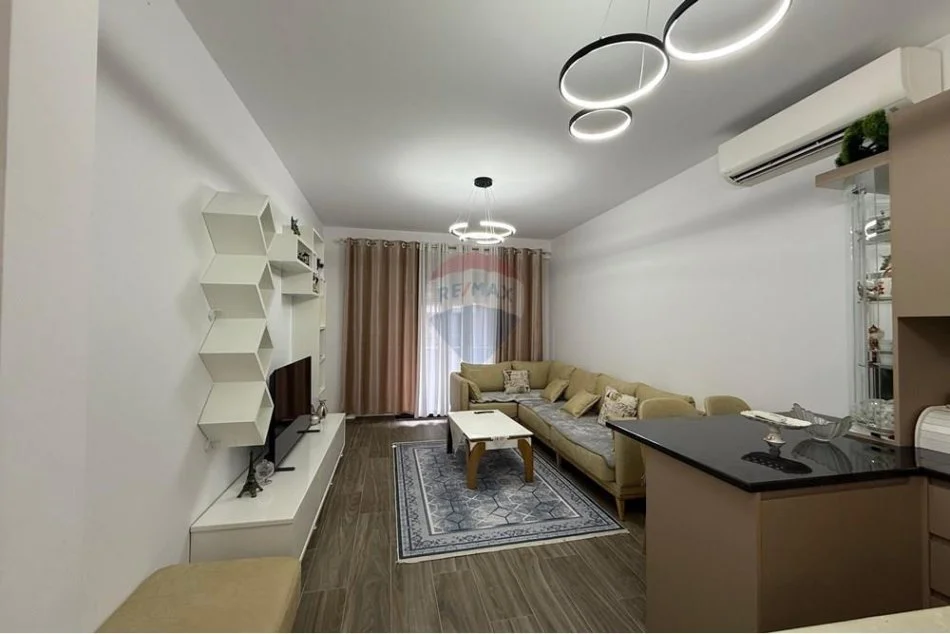 Tirane, jepet me qera apartament 2+1 Kati 6, 90 m² 650 € 