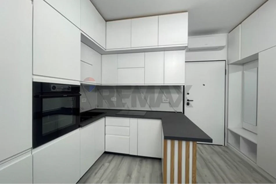 Tirane, jepet me qera apartament 2+1+Ballkon , 110 m² 800 € (Don Bosko)