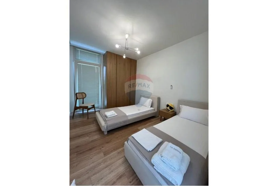 Dhermi - Palase, shitet apartament 2+1+Ballkon , 