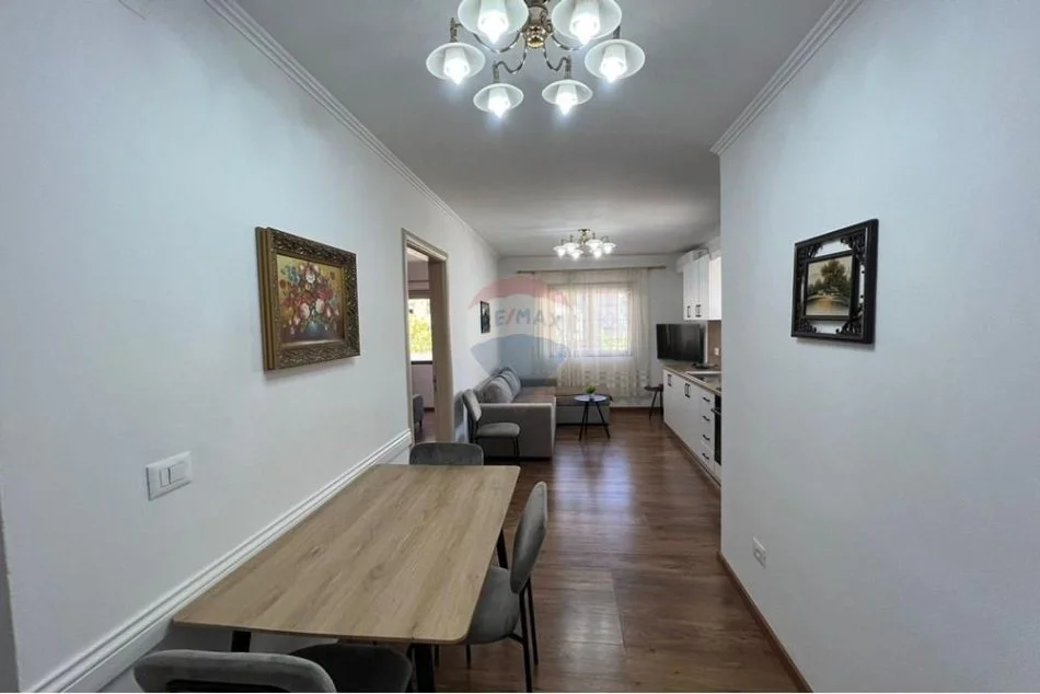 kat vile me qira 600 € (mine Peza)