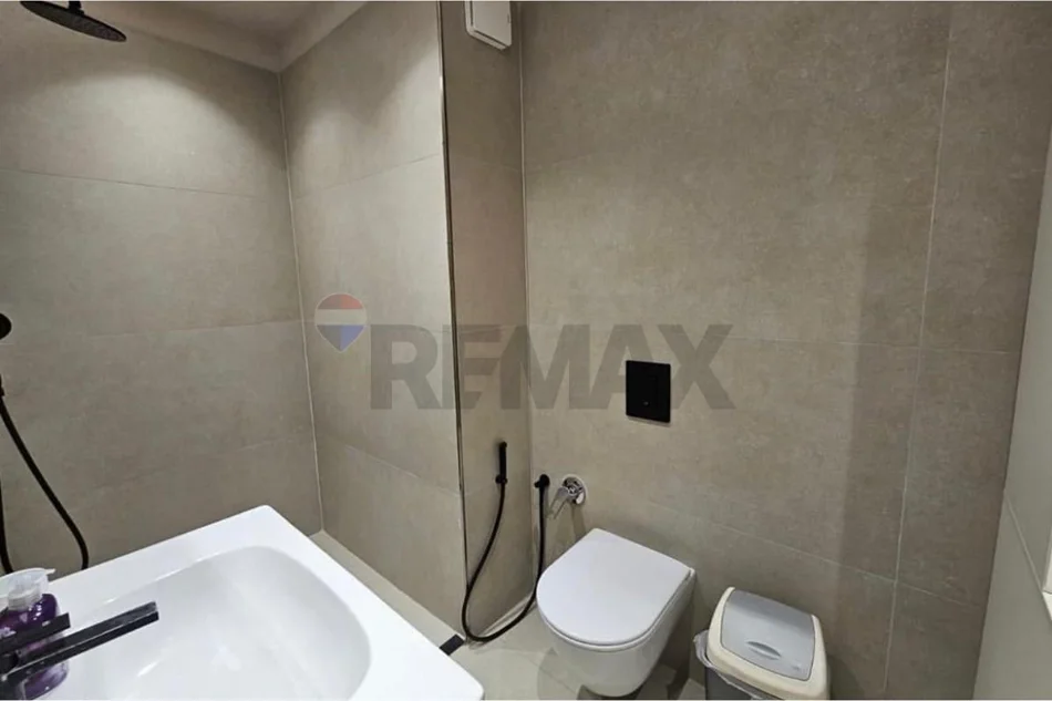 Tirane, jepet me qera apartament 2+1+Aneks+Ballkon Kati 10, 92 m² 1.500 € (Rruga e Kosovareve)