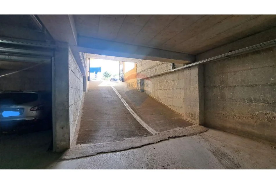 Vlore - Lungomare, shitet apartament 1+1 Kati 4, 74 m² 195.000 € (Rruga Reshat Osmani, Vlore)