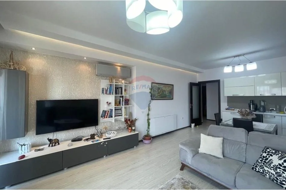 Tirane, jepet me qera apartament 2+1+Ballkon , 120 m² 900 € 