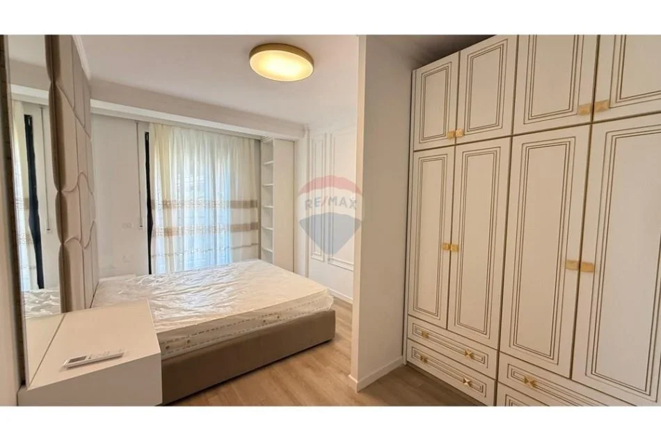 Tirane, jepet me qera apartament 2+1+Ballkon , 105 m² 900 € 