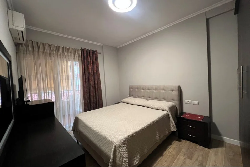 Tirane, jepet me qera apartament 2+1+Ballkon Kati 1, 100 m² 1.000 € (Mysylym Shyr)