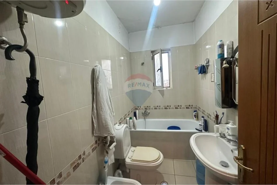 Tirane, shes 2+1+2 ne Selite Kati 4, 170.000 €