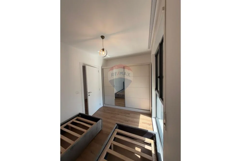 Tirane, jepet me qera apartament , 107 m² 840 € 
