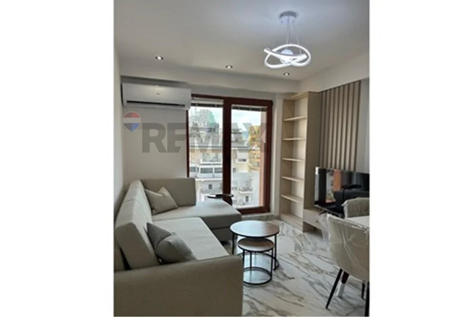 Tirane, jepet me qera 1+1 Kati 7, 70 m² 800 € (Kompleksi Delijorgji)