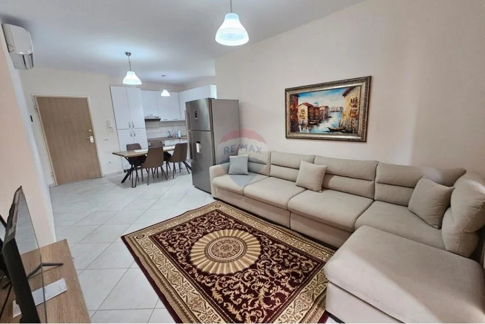 Tirane, jepet me qera apartament 2+1+Ballkon Kati 3, 95 m² 600 € (rruga e dibres)