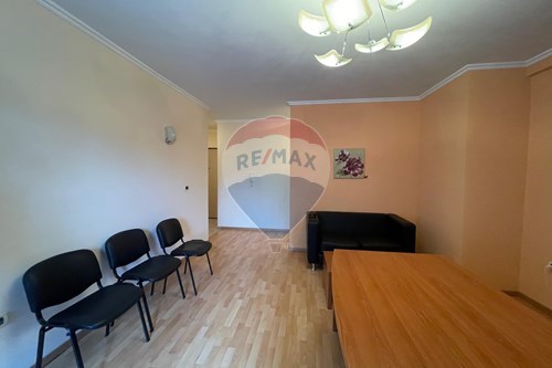 Tirane, jepet me qera apartament 1+1 Kati 0, 75 m² 600 € (Stadiumi Dinamo)