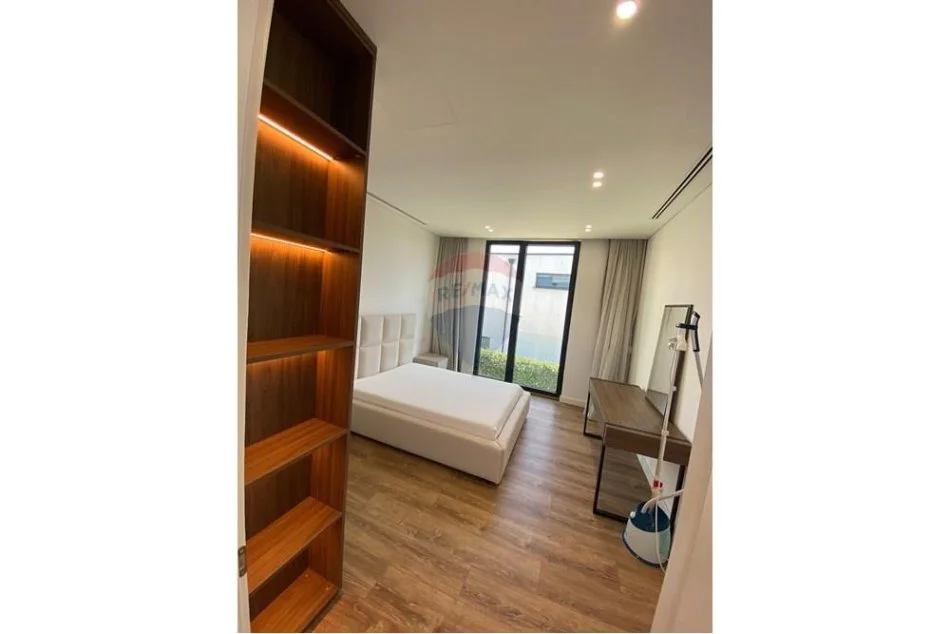 Tirane, jepet me qera Vile 4+1 , 340 m² 4.000 € 