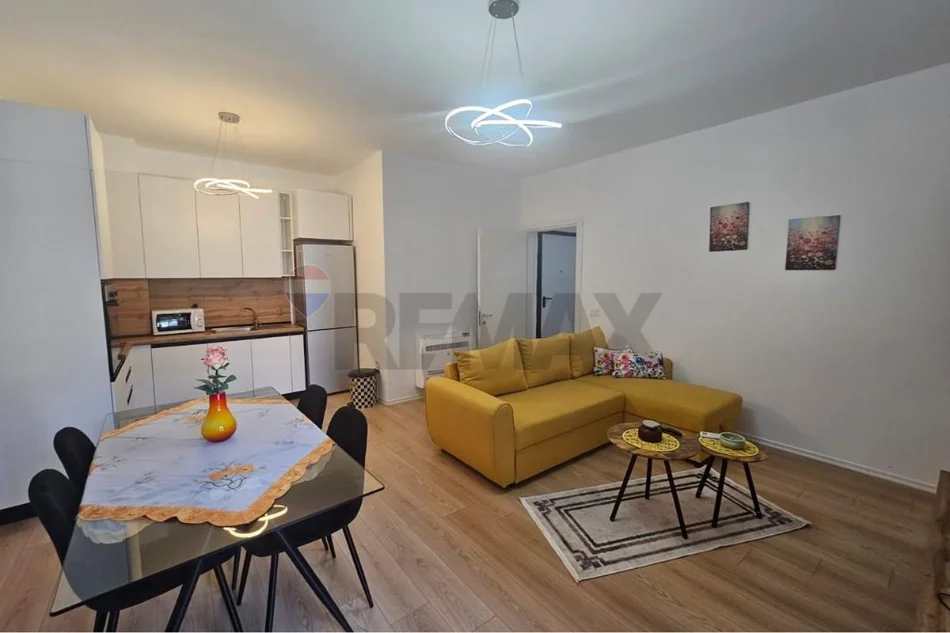 Tirane, jepet me qera apartament 1+1 , 80 m² 