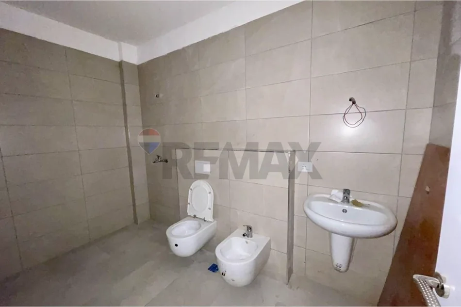 Tirane, shitet apartament , 122 m² 172.000 € 