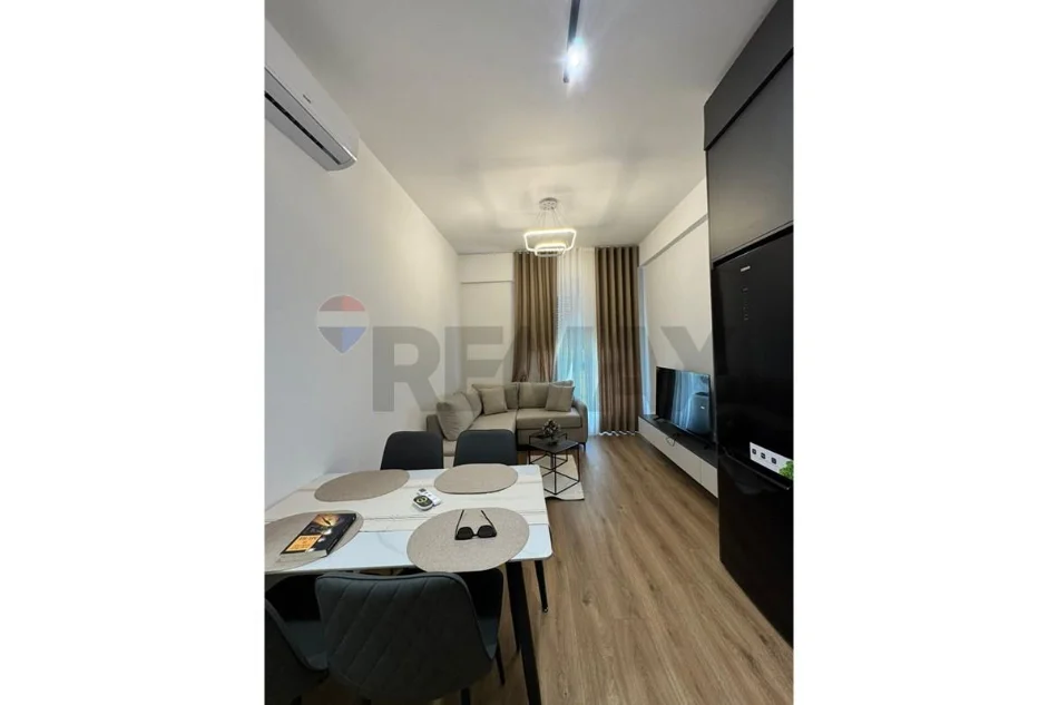 Tirane, jepet me qera apartament 1+1+Ballkon Kati 2, 55 m² 450 € (Dalip topi)