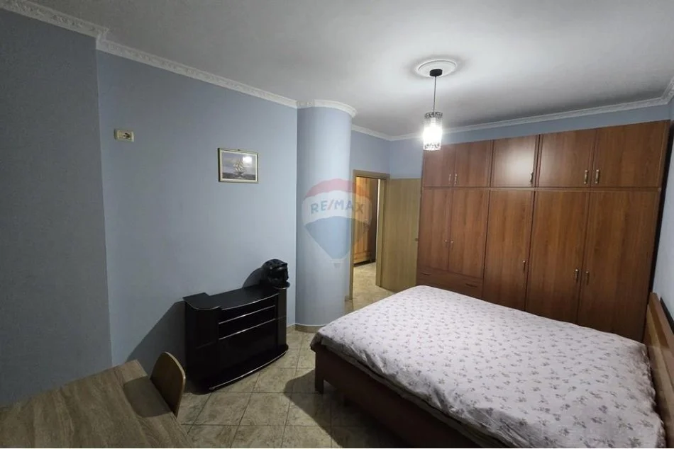 Tirane, jepet me qera apartament 2+1 , 105 m² 650 € (Rruga Muhamet Gjollesha,)