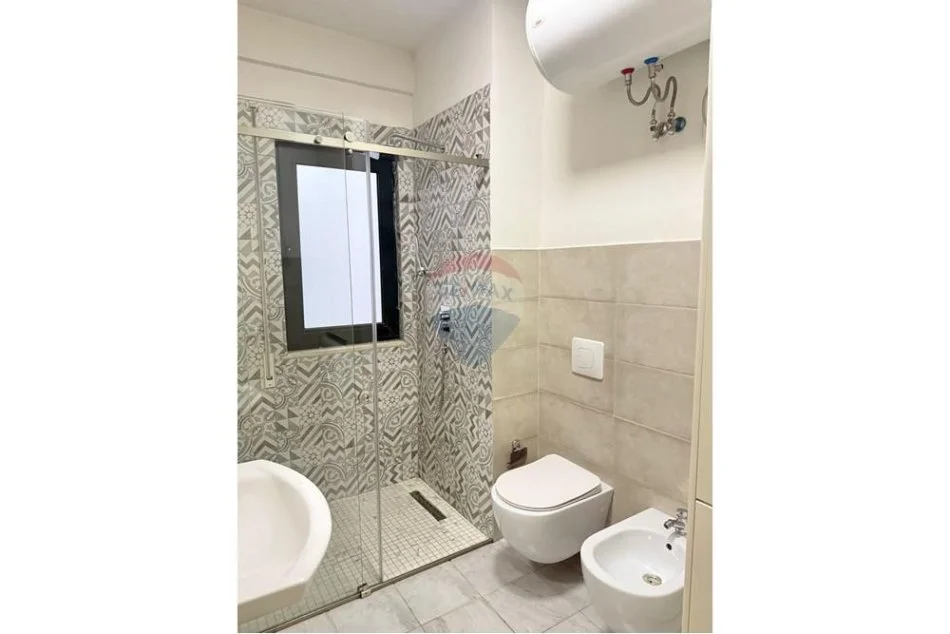 Tirane, shitet apartament 1+1 , 74 m² 136.000 € (green city)