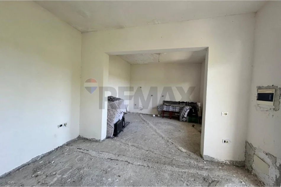 shitet shtepi Vile 1 Katshe Kati 0, 500 m² 170.000 € (Lagjja 4 Heronjtë, Rruga Drashovica, Vlorë)