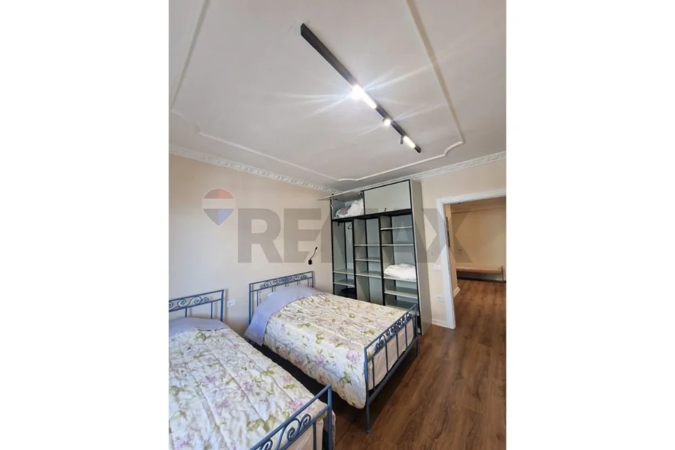 Vlore, jepet me qera apartament 1+1+Ballkon Kati 10, 85 m² 400 € (Rruga Hysni Alimerko, pranë zonës së Shtëpisë së Oficerëve)
