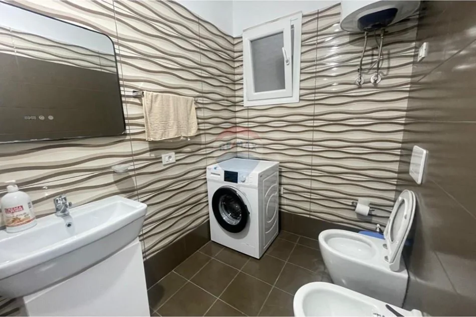 Vlore, jepet me qera apartament 2+1 Kati 6, 90 m² 550 € (Shtepia e Oficereve, Vlore)