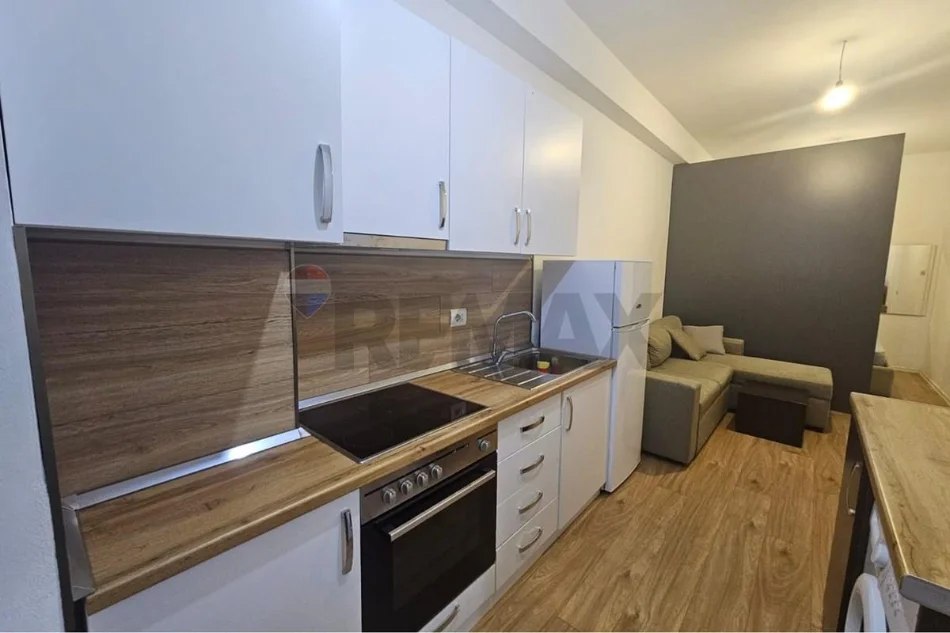 Tirane, jepet me qera apartament 1+1 Kati 1, 45 m² 330 € (Kompleksi Mangalem)