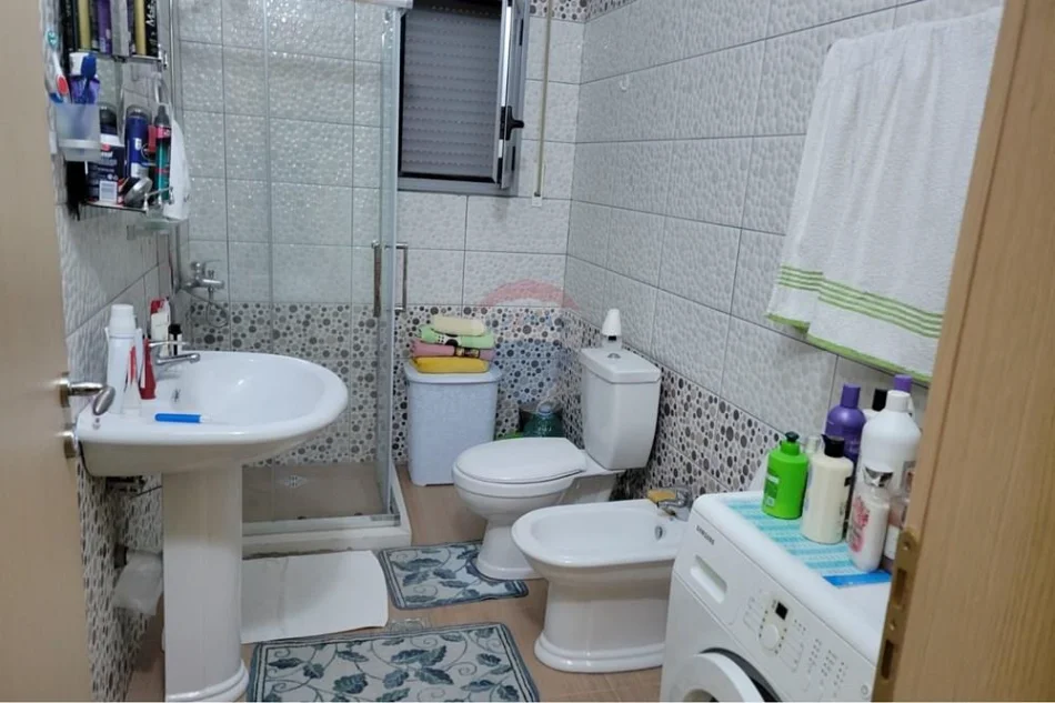 Vlore - Lungomare, shitet apartament 2+1 Kati 4, 91 m² 235.000 € (Rruga Dhimitër Konomi, Vlore)