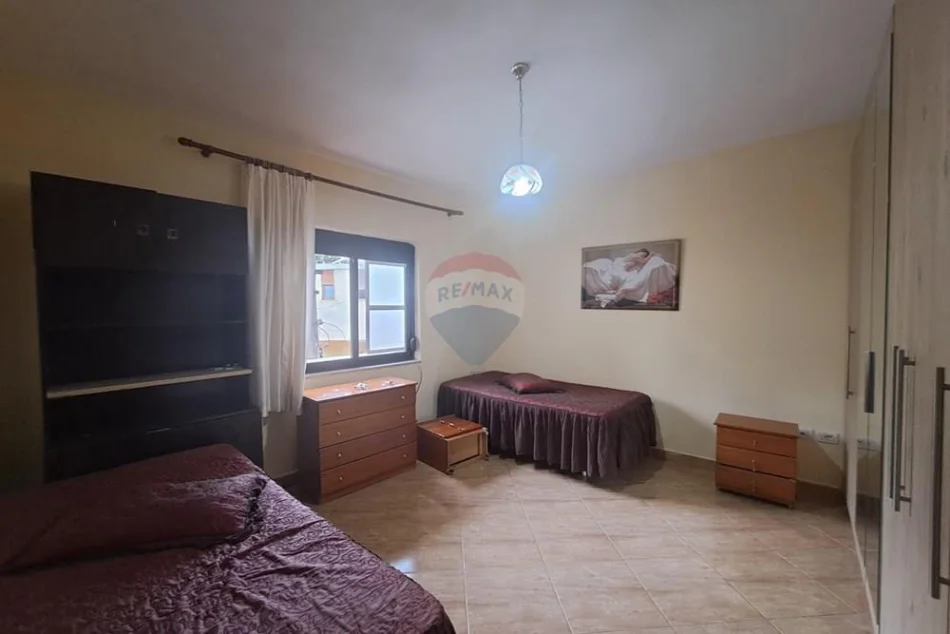 Tirane, jepet me qera 2+1 , 88 m² 500 € (Laprake)