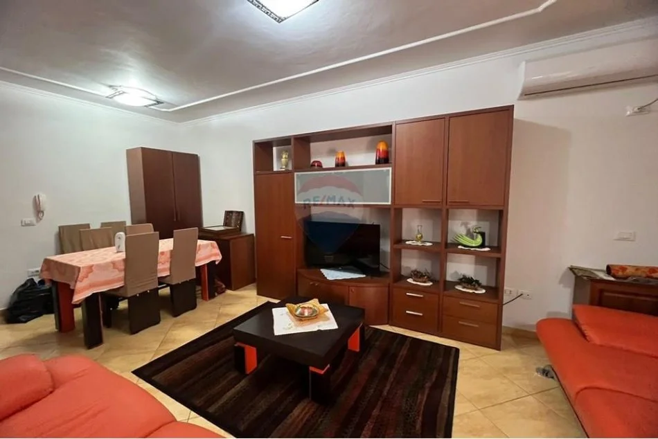 Tirane, jepet me qera apartament 1+1 Kati 1, 76 m² 500 € (Kompleksi Deliorgji)