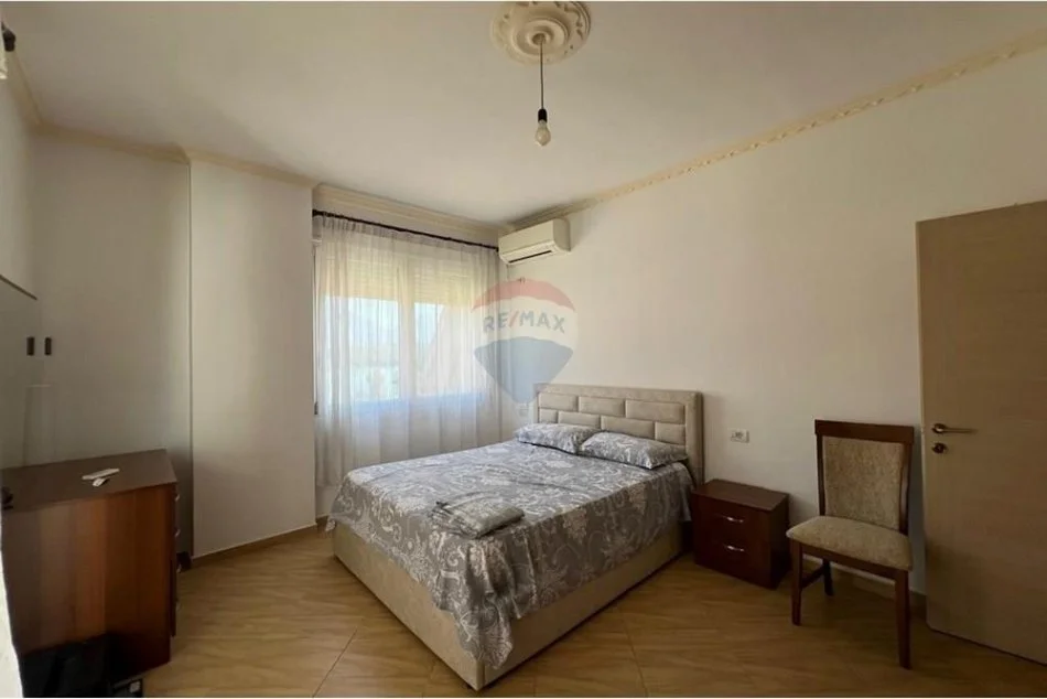 Tirane, jepet me qera apartament 2+1+Ballkon , 97 m² 750 € 