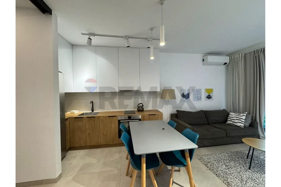 Tirane, jepet me qera apartament 1+1+Ballkon Kati 2, 54 m² 630 € (Rruga Myslym Shyri)