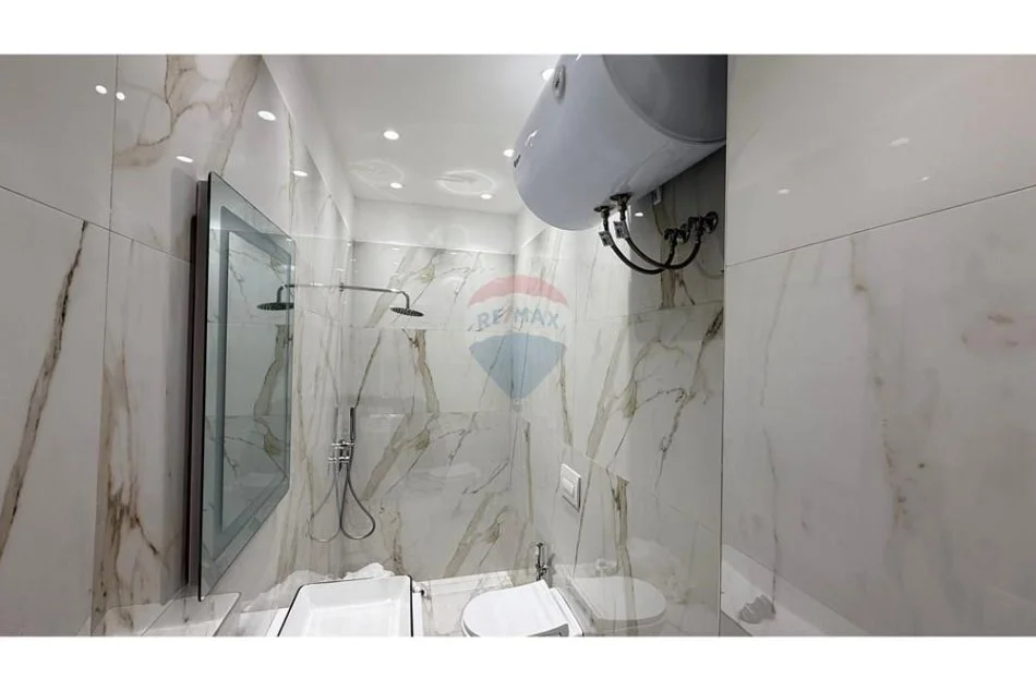 Tirane, jepet me qera apartament 2+1+Ballkon , 105 m² 900 € 