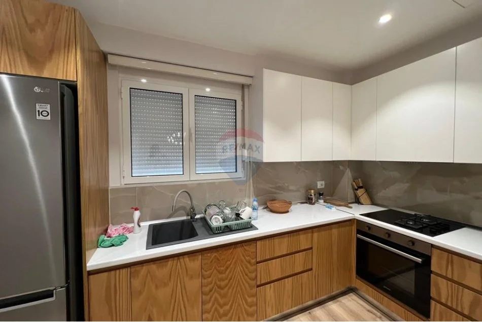 Tirane, jepet me qera Vile 2+1 Kati 0, 180 m² 850 € 