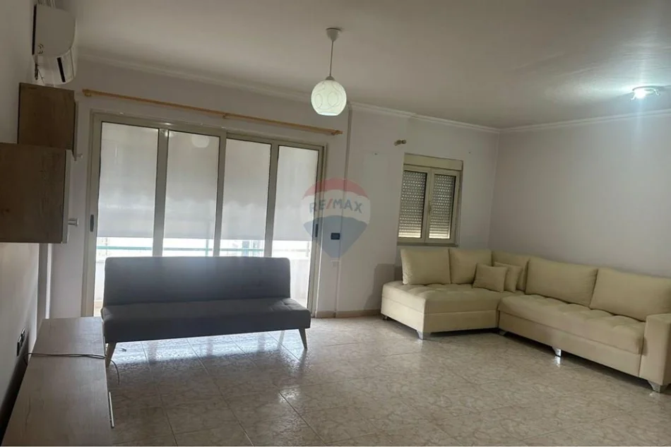 Tirane, jepet me qera apartament 3+1 Kati 5, 136 m² 700 € 