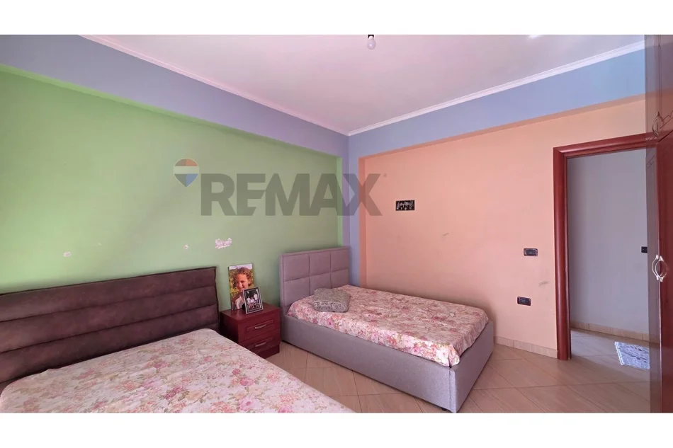 Vlore, shitet apartament 3+1+Aneks+Ballkon Kati 5, 170 m² 237.000 € (Rruga Dush Strati, pranë Zjarrfikëses)
