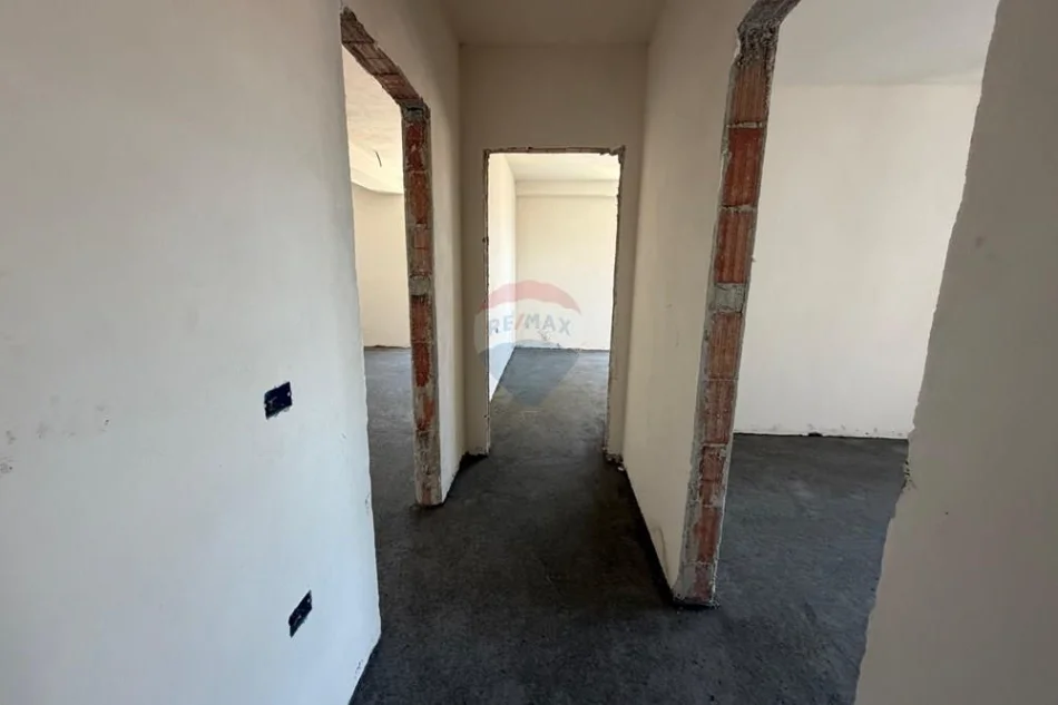 Tirane, shitet apartament 3+1+Ballkon Kati 8, 107 m² 91.000 € (Kamez)