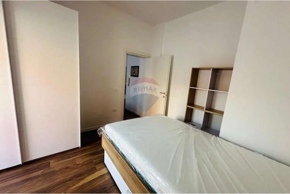 Tirane, jepet me qera 2+1 , 120 m² 850 € (selvia)