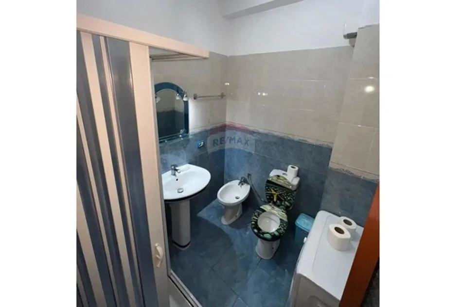 Tirane, jepet me qera apartament 3+1+Aneks+Ballkon Kati 2, 105 m² 750 € (Kika 1)