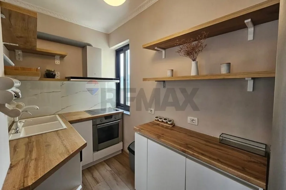 Tirane, jepet me qera apartament 2+1+Aneks+Ballkon Kati 10, 92 m² 1.500 € (Rruga e Kosovareve)