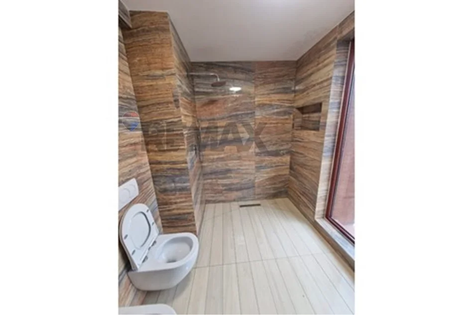 Tirane, jepet me qera 1+1 Kati 7, 70 m² 800 € (Kompleksi Delijorgji)
